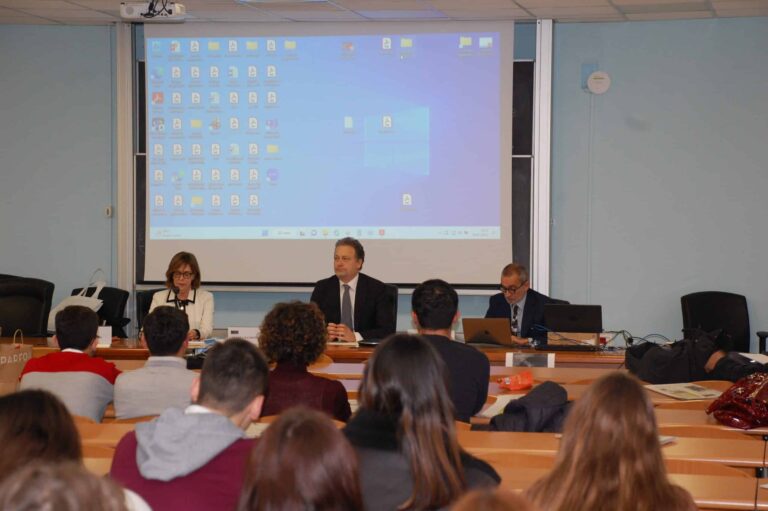 Immagine Copertina - Politiche di coesione e Meridione: gli interventi del congresso TRUE ripresi da Radio Radicale